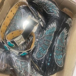 Corral Black Cowboy boots and belt